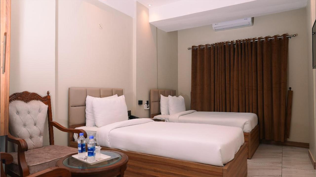 Hotel Pearl Inn Carachi Exterior foto